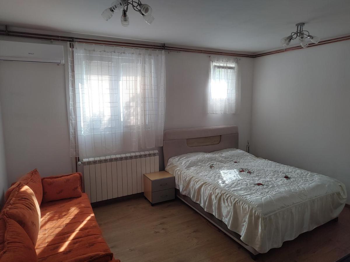 Apartman Anastasija Surcin Exterior photo