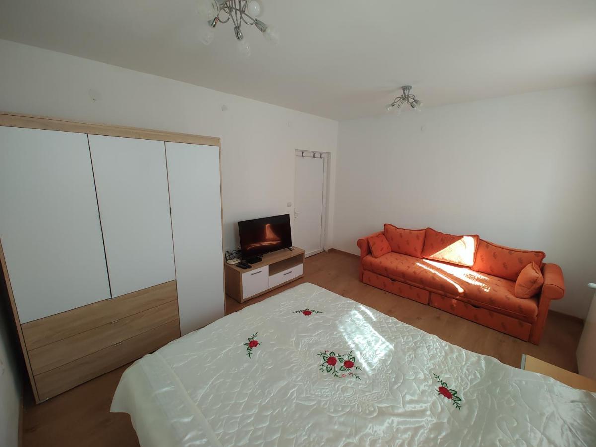 Apartman Anastasija Surcin Exterior photo