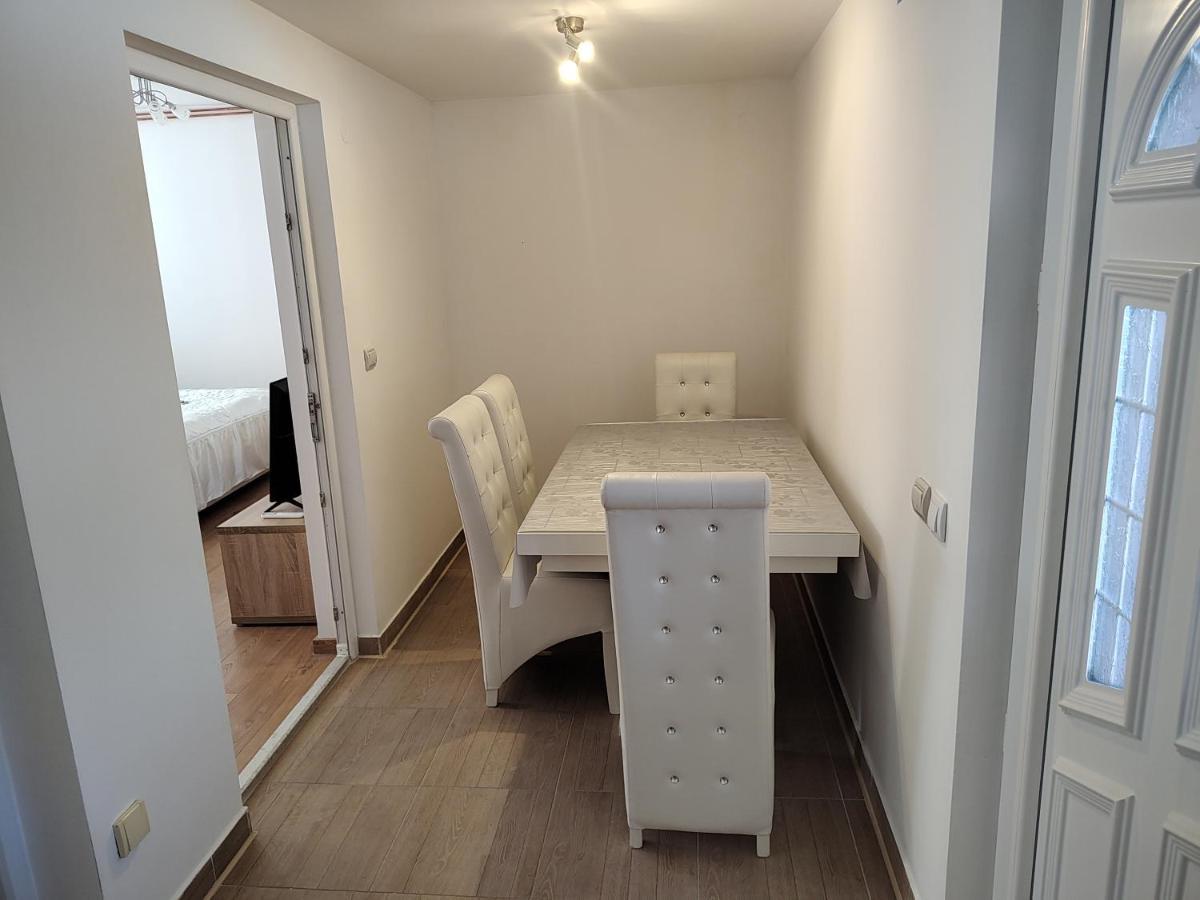 Apartman Anastasija Surcin Exterior photo