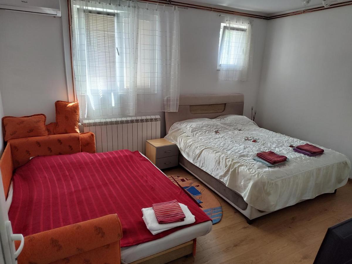 Apartman Anastasija Surcin Exterior photo