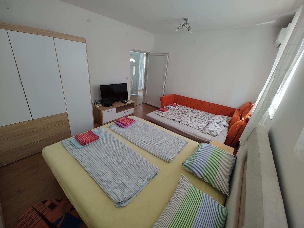 Apartman Anastasija Surcin Exterior photo
