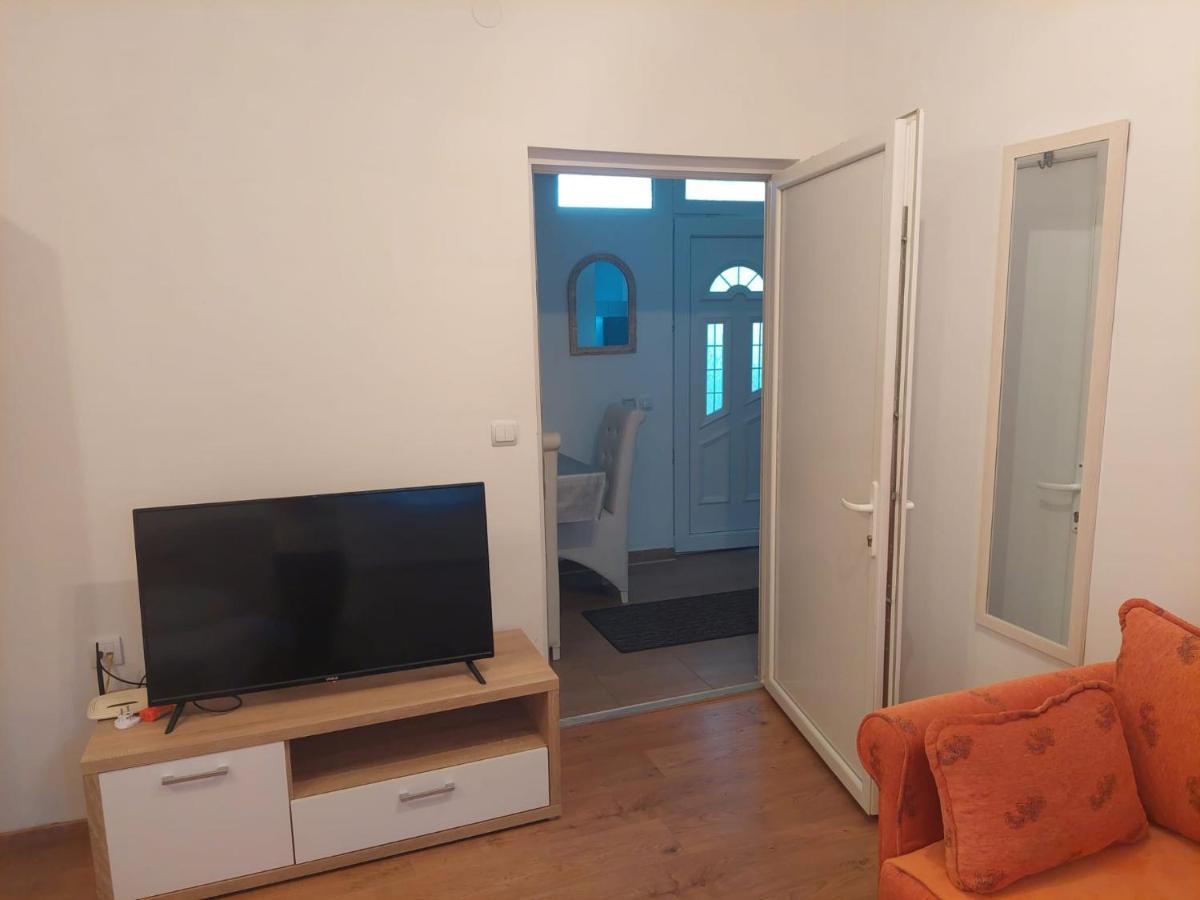 Apartman Anastasija Surcin Exterior photo